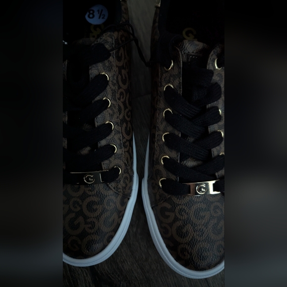 GBG Los Angeles Sneakers - Picture 3 of 6